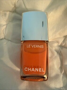 CHANEL LIMITED EDITION
407 SUNSET SURFER Le Vernis Nail Polish